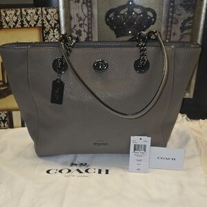 NWT- COACH Pebbled Leather Turnlock Chain Tote With Gunmetal Hardware Zip Top